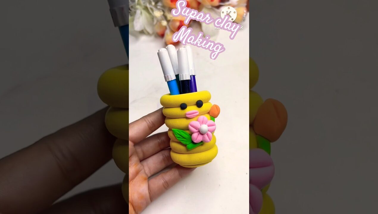 DIY idea 💡 super clay diye pen box 📦 banano✏️✏️#music #diy #trending #toys #youtubeshorts