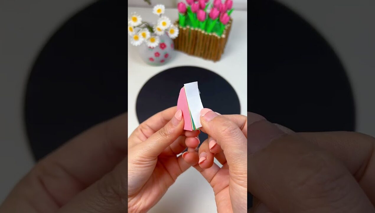 Easy Craft | Make a beautiful rainbow umbrella using origami and straws #diy#nurserycraftwork #craft