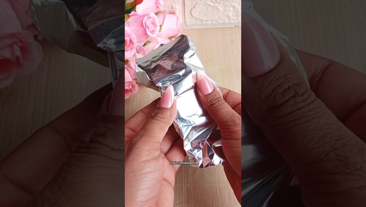 DIY airpods case made with hot glue ✨🥰#diy #handmade#shorts#airpods #airpods #airpodcase #applecases