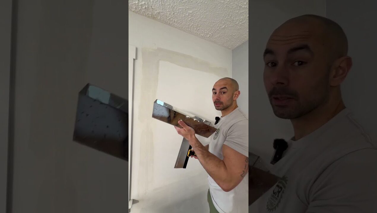 How to fix drywall paper that’s been peeled or torn. #construction #diy #carpentry #remodeling
