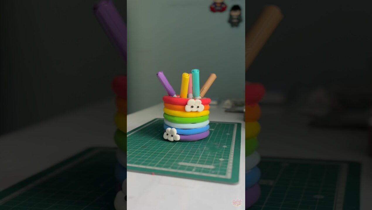 Pringles കുപ്പി വെച്ച് Penholder ഉണ്ടാക്കിയാലോ? #diy #malayalam #craft #shorts #fyp #viral #explore