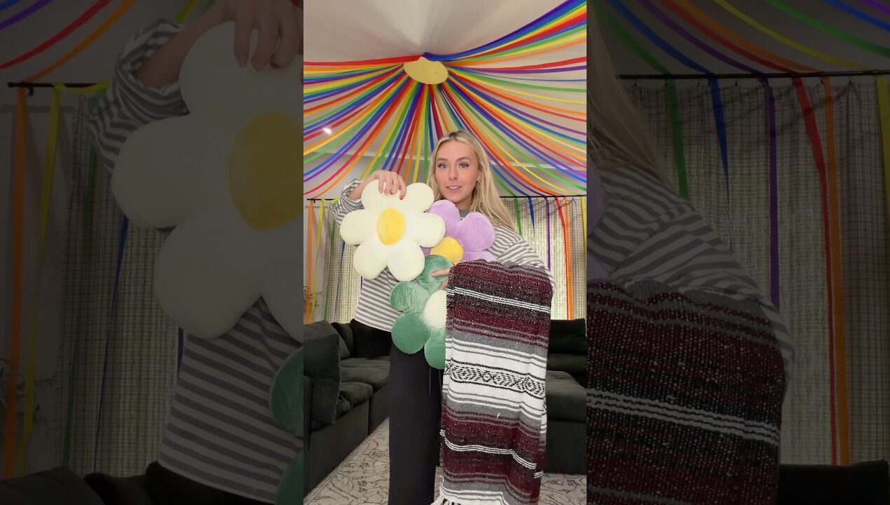 Stream @Coachella at home thanks to​ @YouTube  !!! 🎡🌅 #diy #craft #sponsored