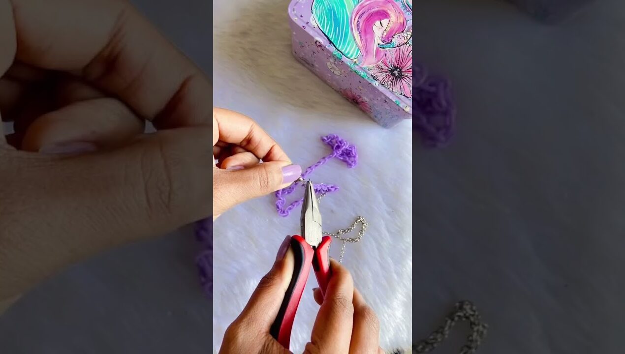 DIY Purple Chain 😱 #crafteraditi #youtubepartner #shorts #CreateTogether #diy #BTS @CrafterAditi