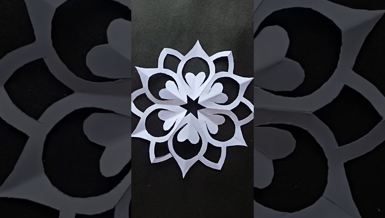How to make paper snowflake ✨❄️/ paper craft ideas ❄️ #shorts #drawing #papercrafts #snowflakes #diy
