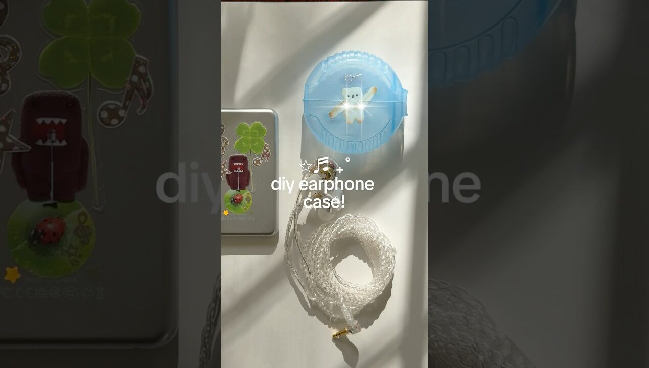 diy gum earphone case ♬.ᐟ #diy #earphone #earphonecase #diyideas #stickers #wiredearphones
