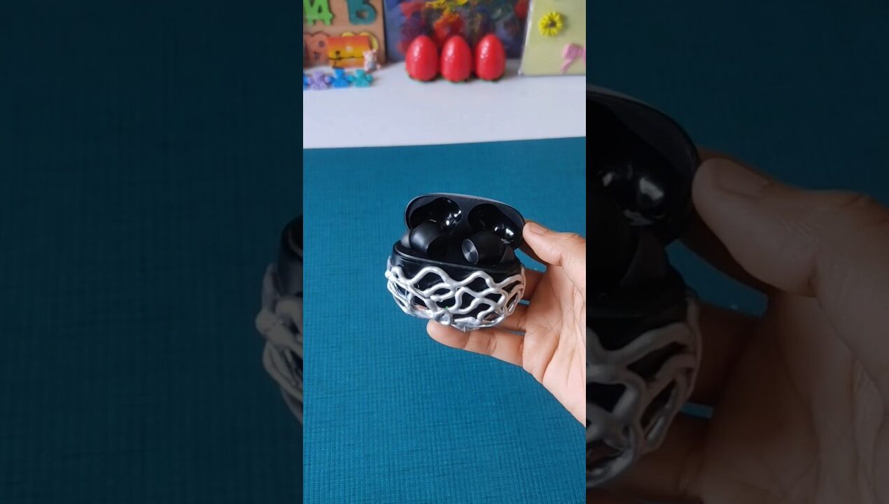 DIY airpods case made with hot glue ✨#diy #handmade #artandcraftideas #yosho #trend #ytshorts #edit