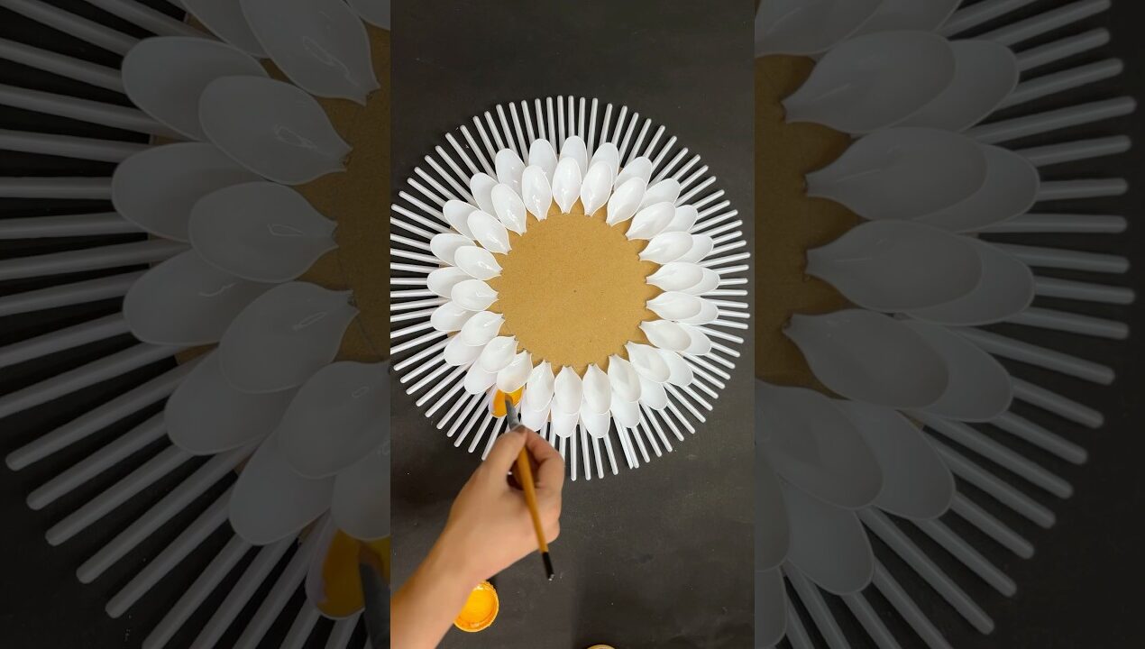 DIY Spoons Craft Ideas #spooncraft #wallhanging #diy #shorts #ytshorts #shortsfeed  #youtubeshorts