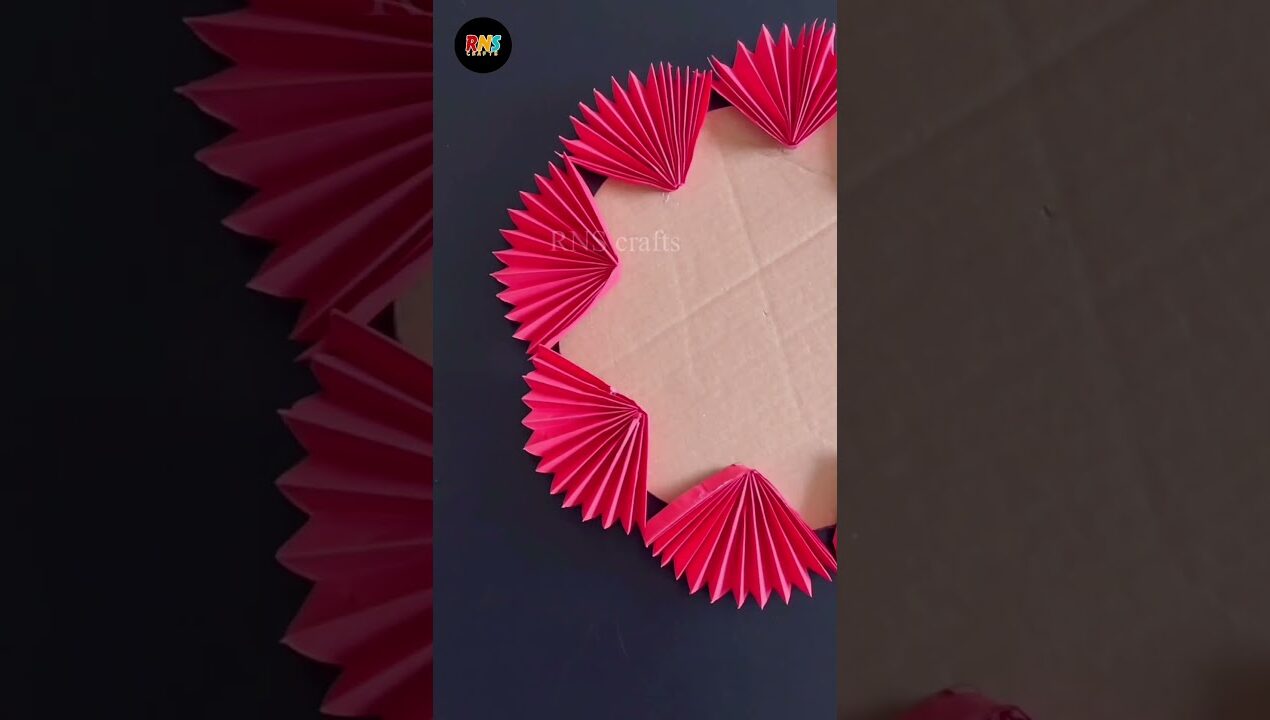 Beautiful Paper Wall Hanging Craft / #beautiful #diy #wallhanging