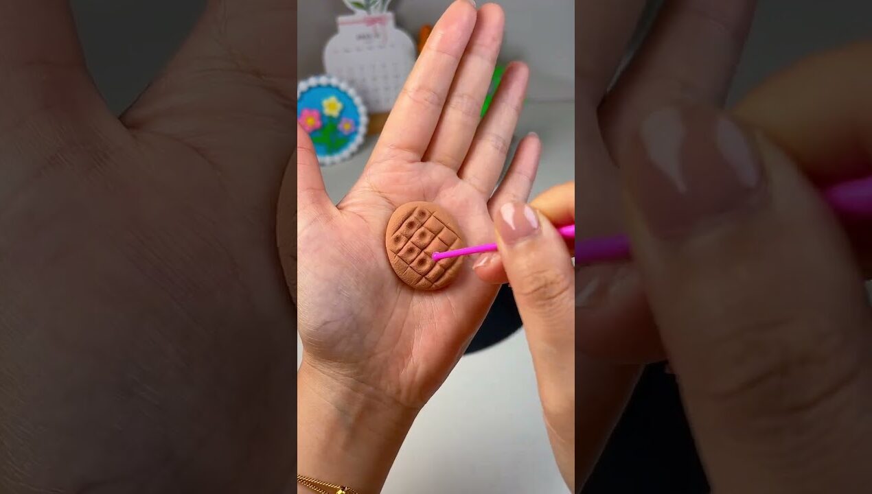 Simple Crafts: DIY a Sunflower Flowerpot Using Clay! #DIY #Handicrafts