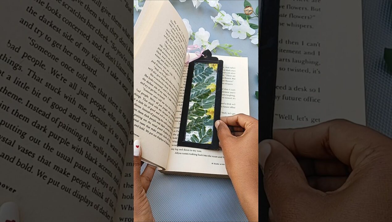 how to make cute & easy bookmark at home 🌸🌷#diy #shots