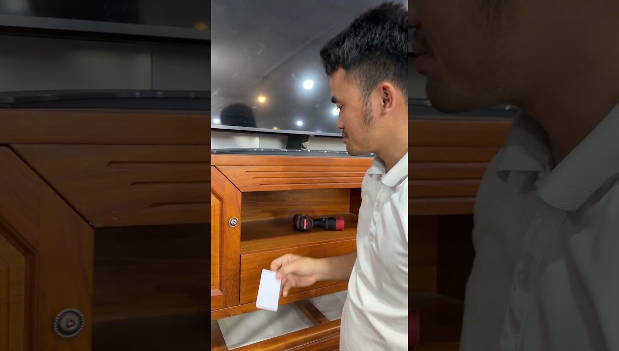 Kệ để tivi có khóa ẩn. #diy #mocnamhuy