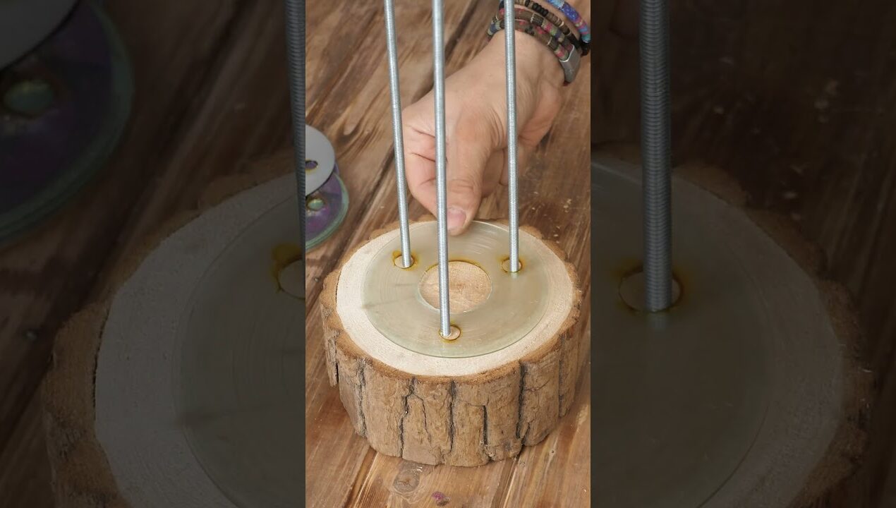 😱💿 Don't throw away your old CDs – you can make something useful out of them!   #diy #maker #wood