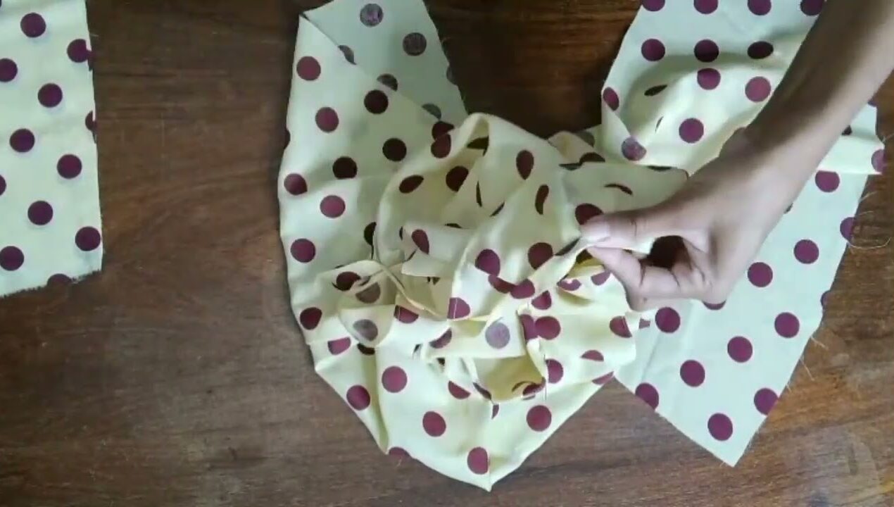 Blusa com babados na gola. DIY
