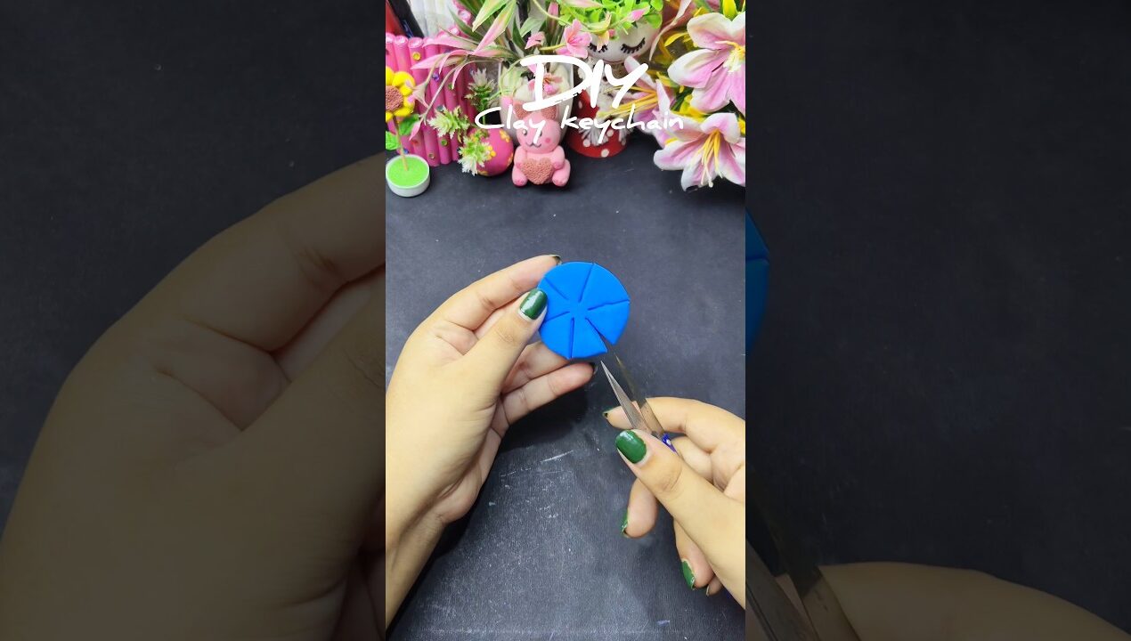 DIY flower keychain 🌸✨ #diy #diyideas #art #craftideas #craft #artandcraft #handmade #keychain