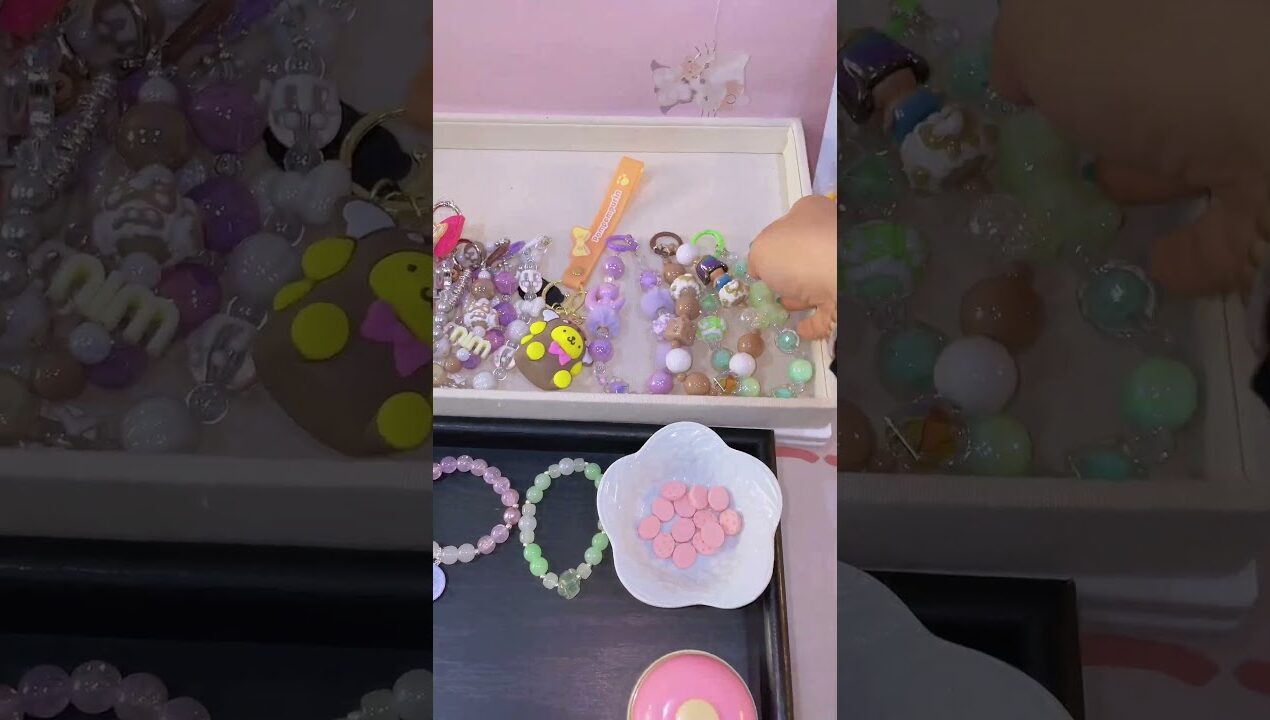 @jessica all keychain??? #asmr #packingorders #gift #usa #luckyscoop #mysteryscoop #diy #fyp