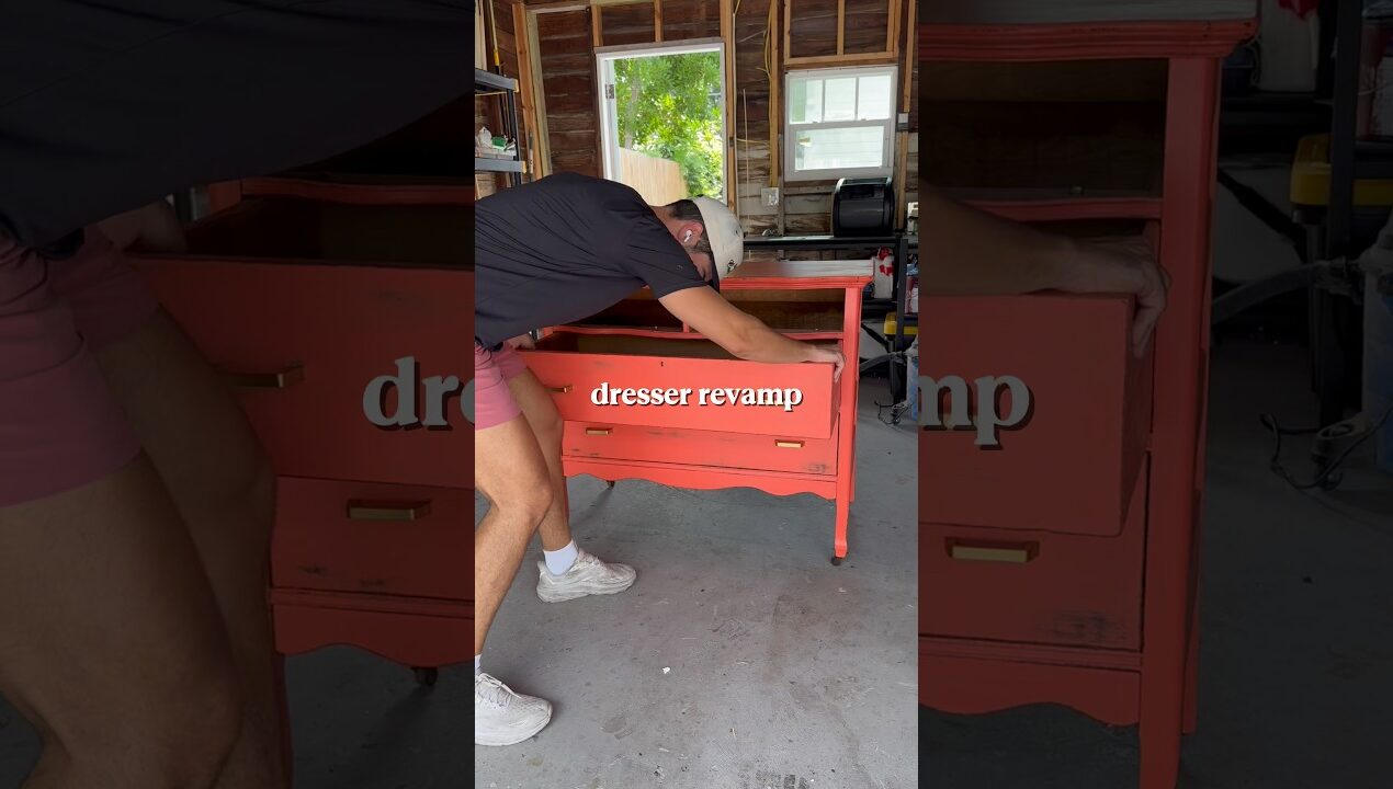 There’s no way someone PAINTED over this 🤯🎨 #furnitureflip #diy #furniturelove