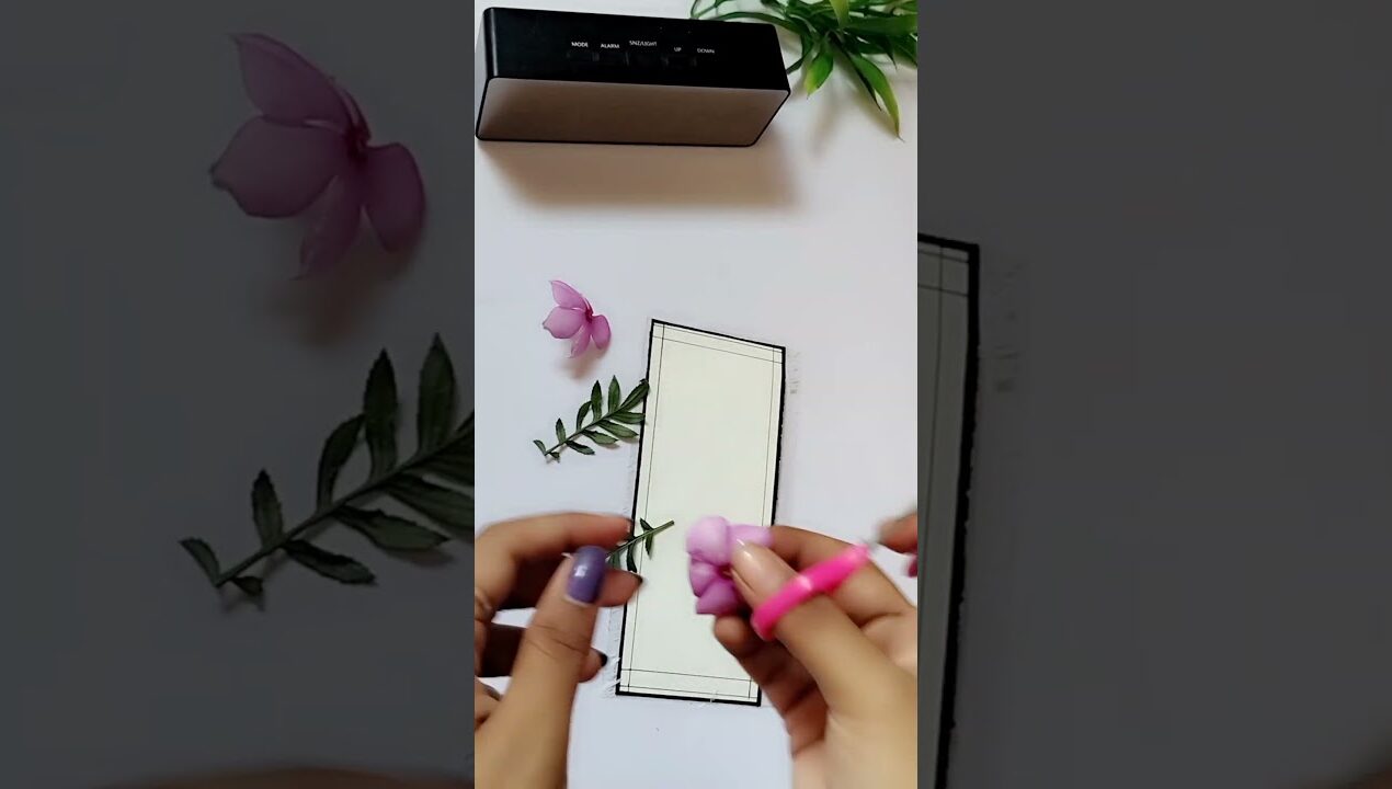 DIY Asthetic flower bookmark ♥️#diy​ #craft​ #handmade​ #diyideas​ #diycrafts​ #tutacuteart​