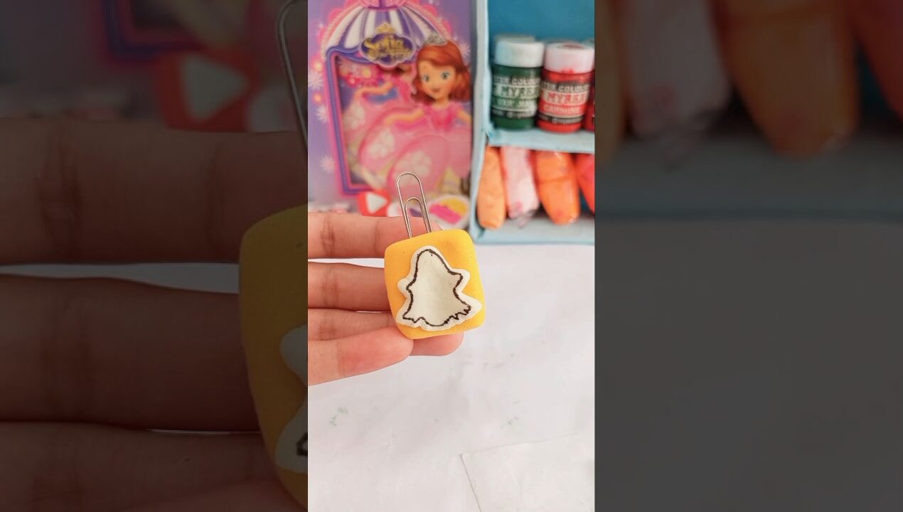 DIY cute clay Mini Snapchat😺💛 #shorts #youtubeshorts #diy #ideas#miniature #aesthetic #clay#trending