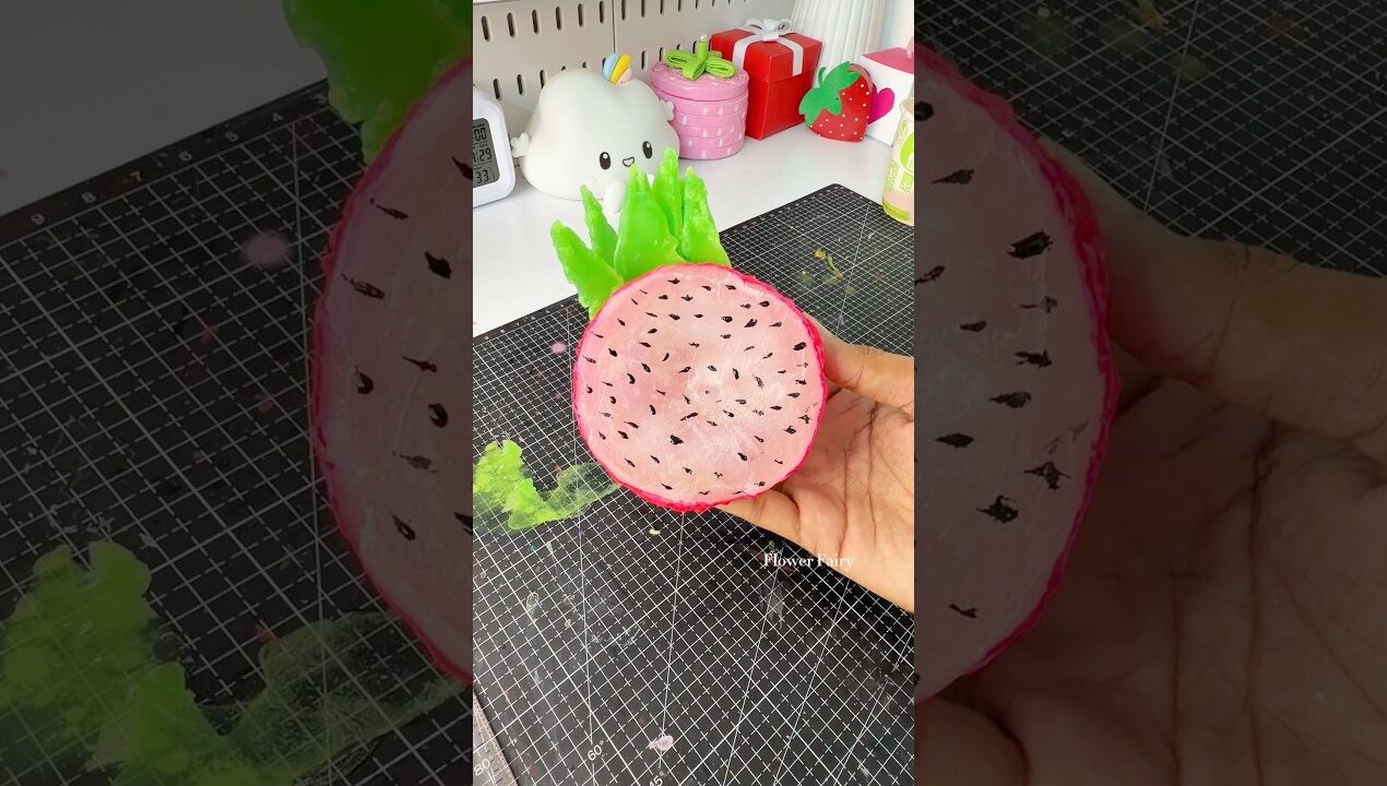 Candle ന്റെ abcd അറിയാത്ത ഞാൻ dragon fruit candle ഉണ്ടാക്കി #diy #craftyideas #shorts