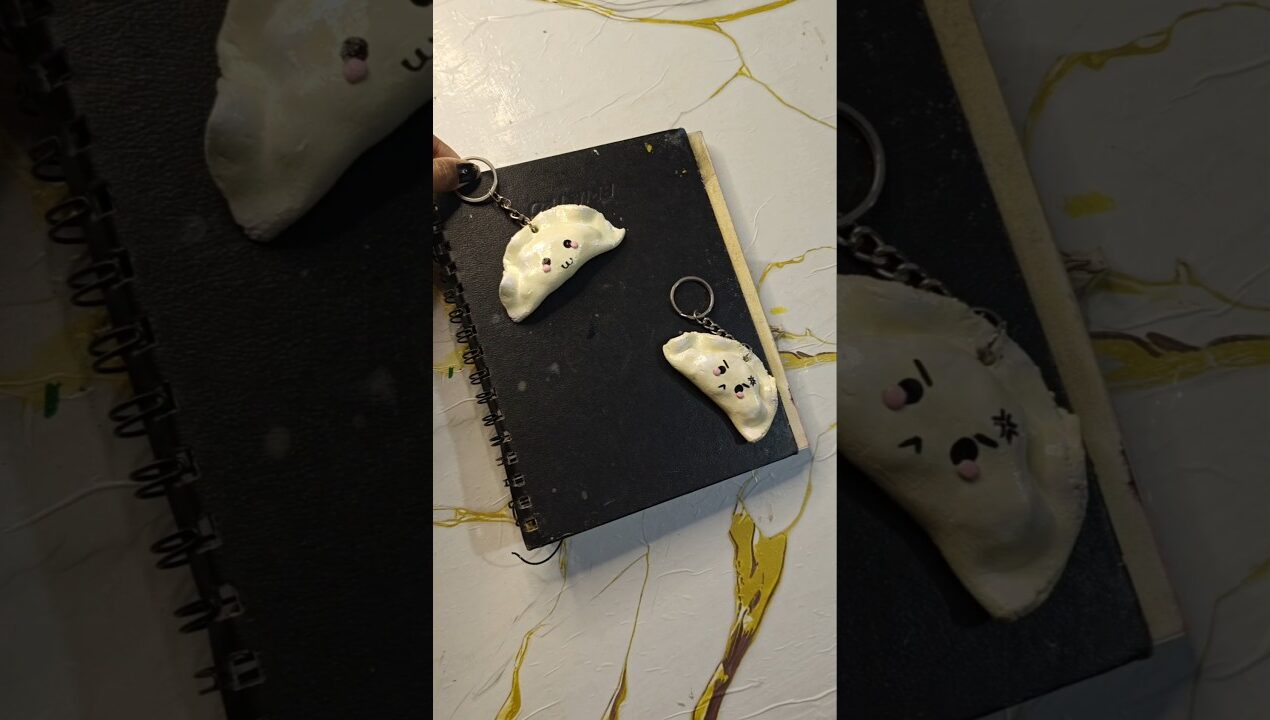 lets make momos keychain🤤😋 #art #trending #diy #viral #craft