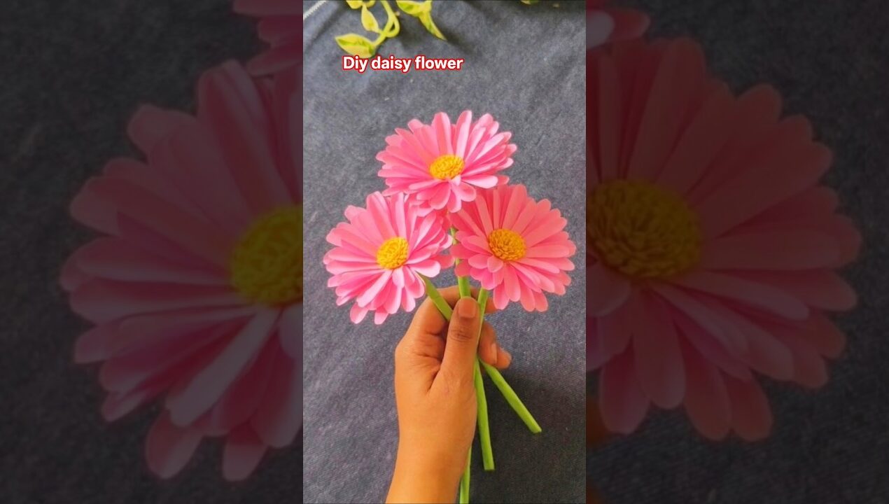 Diy paper daisy flower #shorts #shortfeed #papercraft #diy #diyflower #craft #diydaisy #diyideas