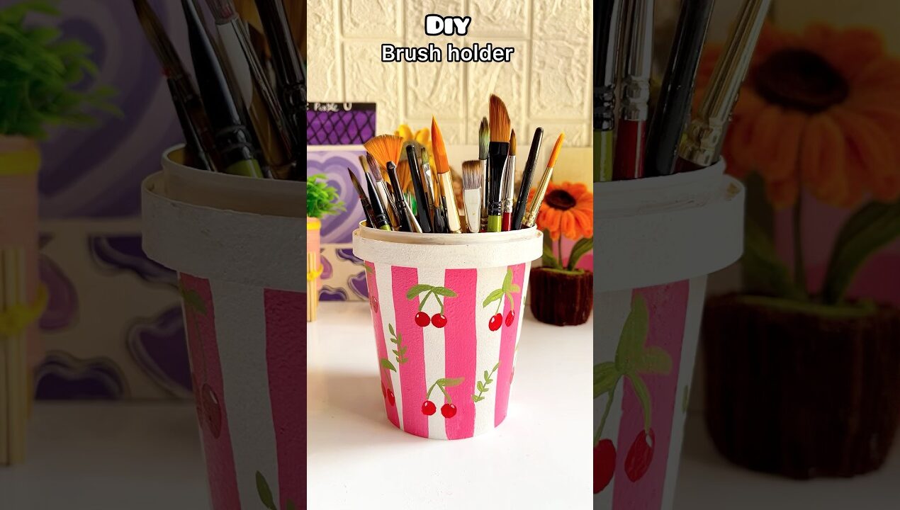 Diy brush holder 🧿💕 #craft #craftideas #diyhomedecor #youtubeshorts #artscraft #creativeart #art