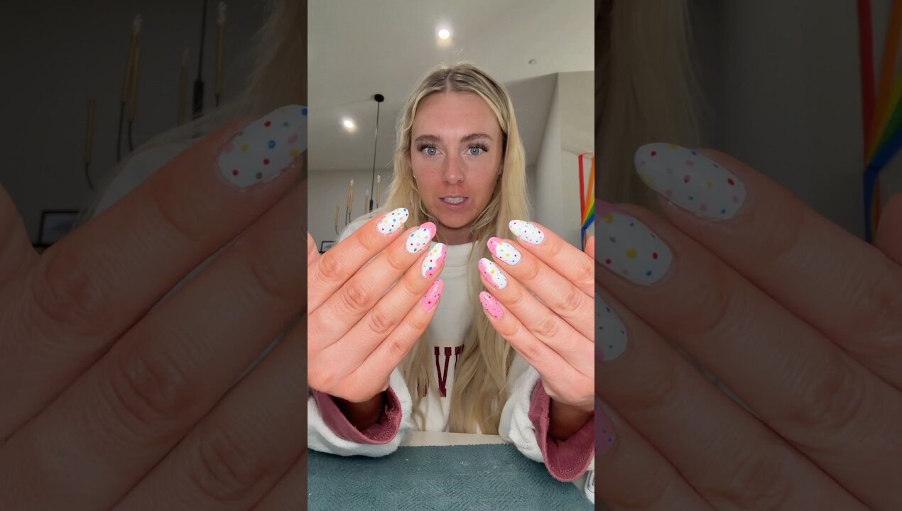 So cute I could eat them 😋💅🎠 #nails #DIY #beauty animal cracker gel nails at home
