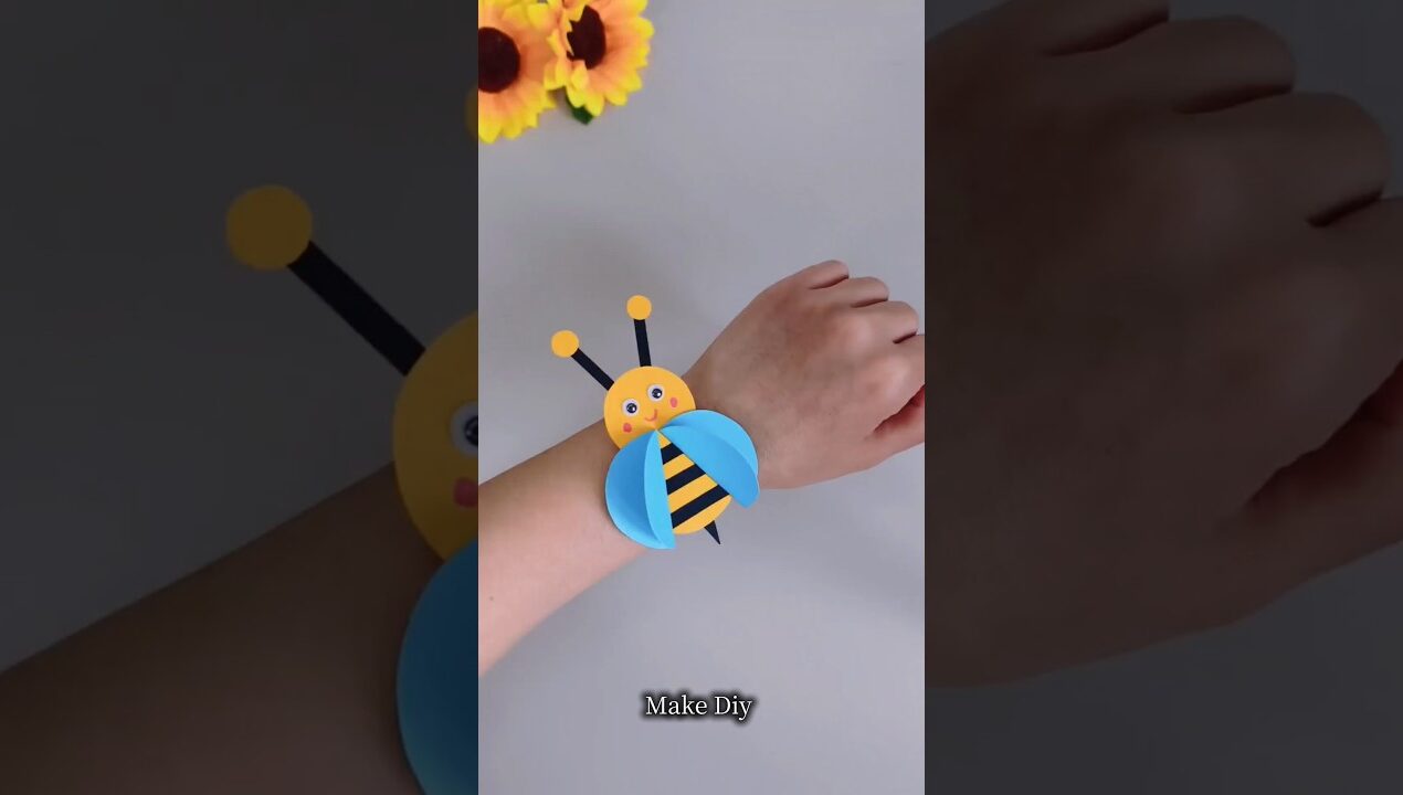 How to Make a Moving Bee Wristband 🐝 Easy Paper Craft for Kids #shorts #creativityforkids #shorts