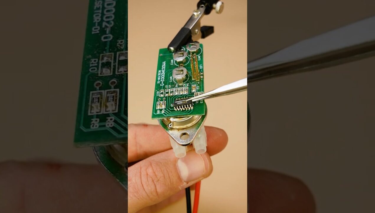 Desoldering IC with a Transistor! 🤯 DIY Hot Plate Experiment