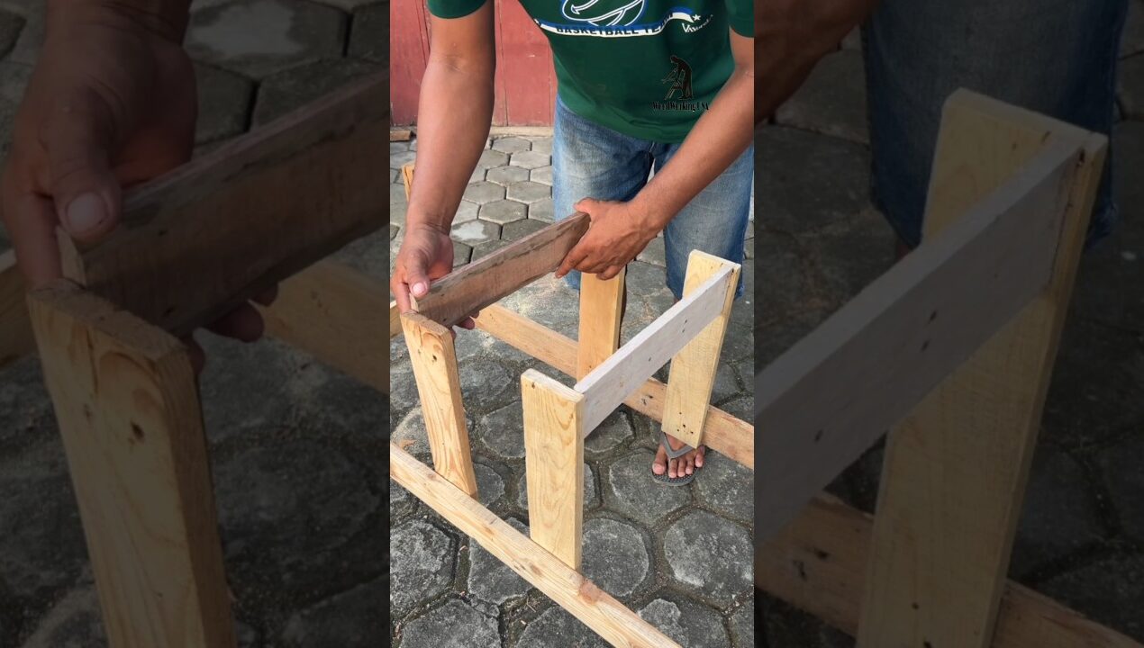 Let's make a bench out of pallet wood! #palletwoodcrafts #diy #ideas #sharingideas #woodworking