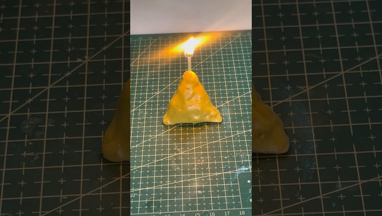 Diamond candle ഉണ്ടാക്കിയതാ 🥲❌സമൂസ candle ആയിപ്പോയി🌚✨#shortsviral #diy #candle