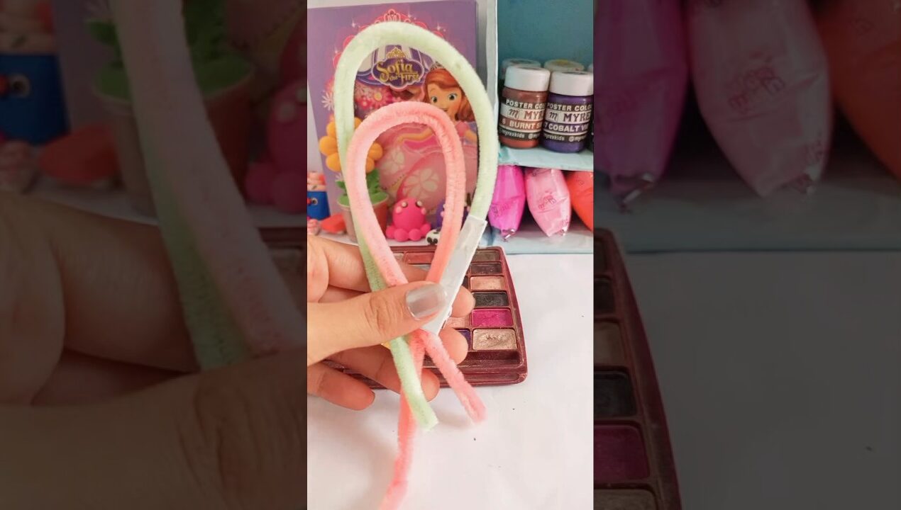 DIY cute pipe cleaners hair clip😺💕#shorts#youtubeshorts #diy#ideas#miniature#aesthetic#trending