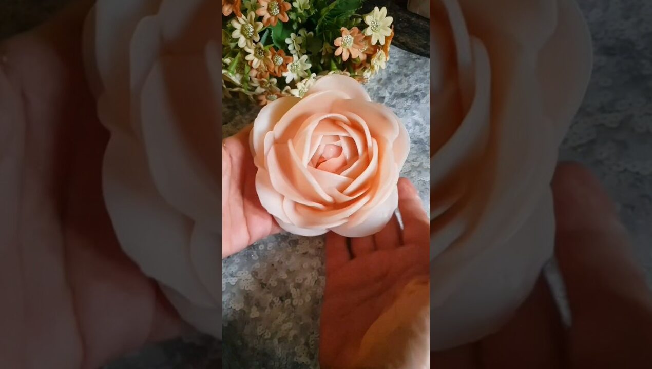شمعة الوردة الجوري 🌸  #diy #candle #creative #ideas #shorts