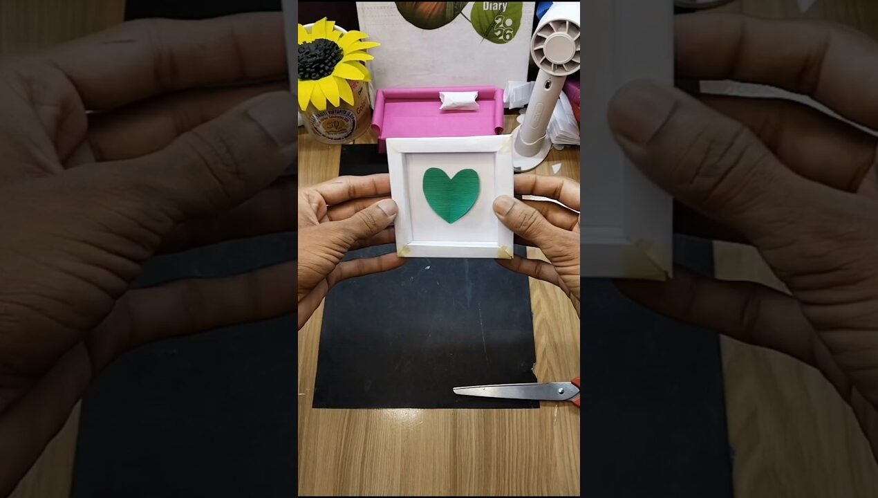 Diy paper photo frame perfectly ✨ #diy #craft #diycrafts #photoframe #papercraft