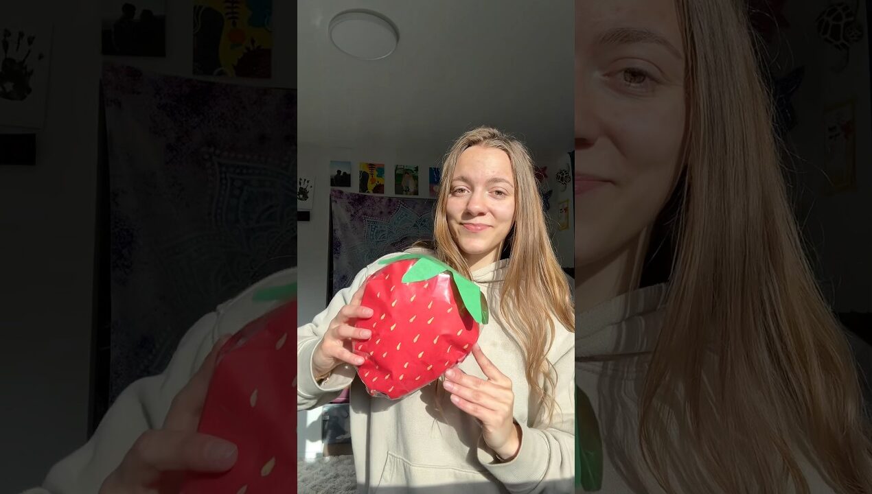 DIY strawberry squishy tut 🍓#foryou #creative #papercrafts #diy #craft #tutorial #papersquishy #fyp